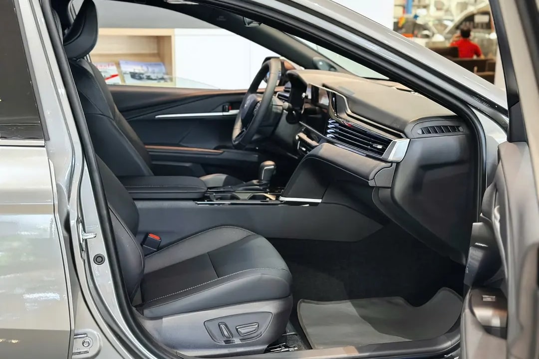 TOYOTA CAMRY 2.0Q