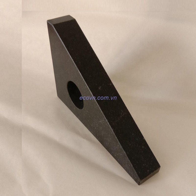 Cách sử dụng thước tam giác đá granite đúng kỹ thuật
