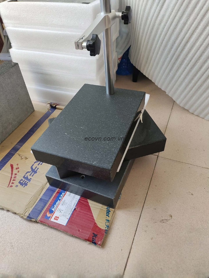 Cách kiểm tra độ song song bằng đế granite gá đồng hồ so
