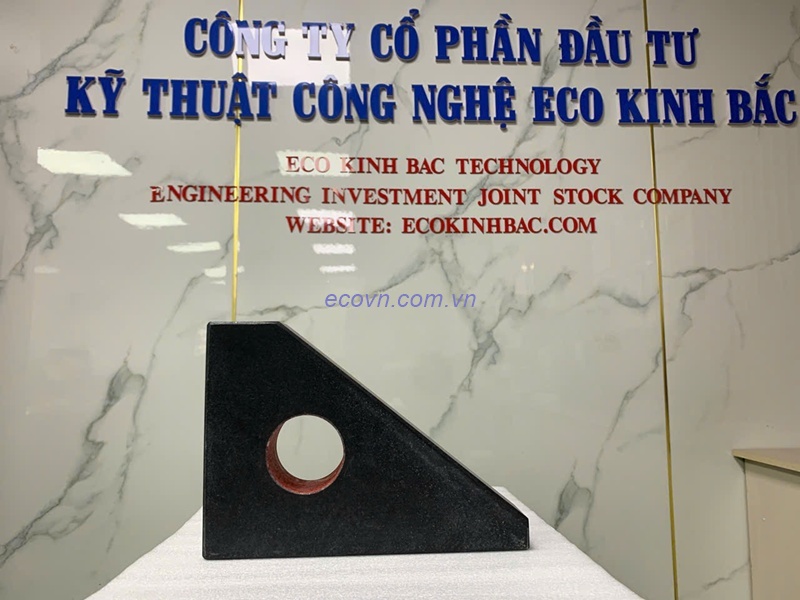 Cách chọn thước tam giác đá granite cho phòng QC