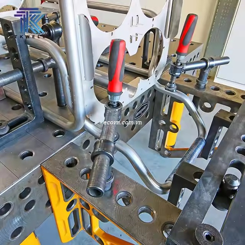 Bàn hàn kích thước 2.4m x 1.2m gia công chi tiết lớn