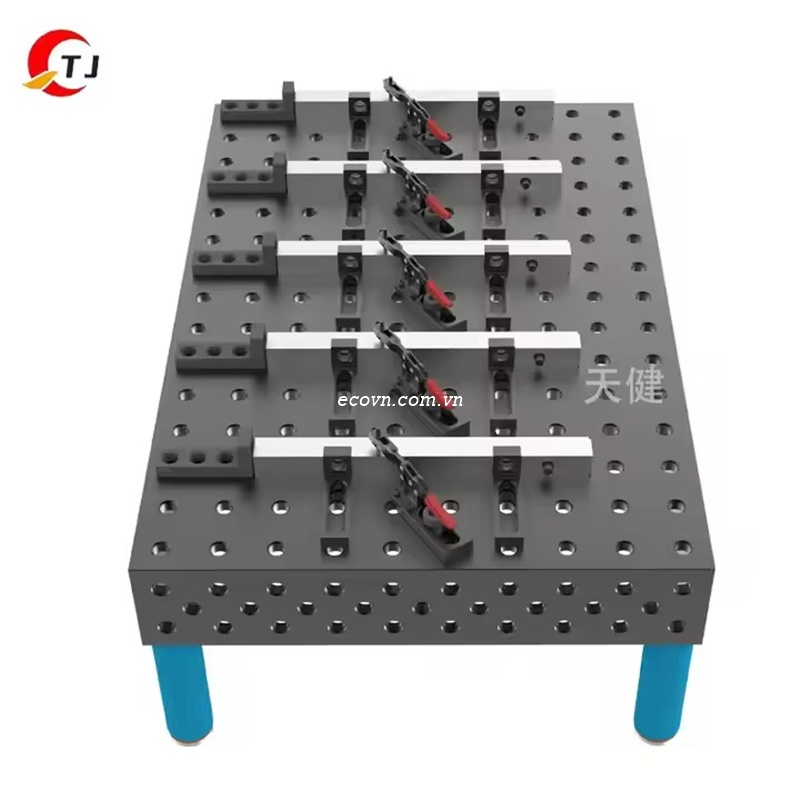 Bàn hàn 2400x1200mm đặt cố định trong nhà xưởng