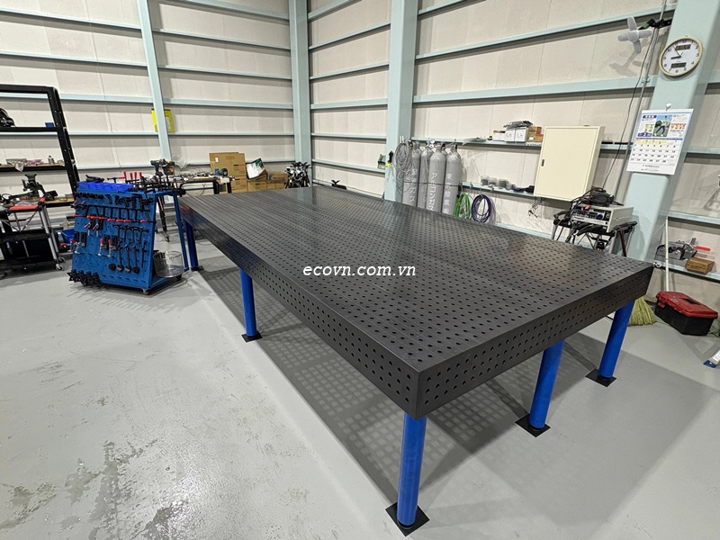 Bàn hàn 3000x2000mm đặt cố định trong nhà máy