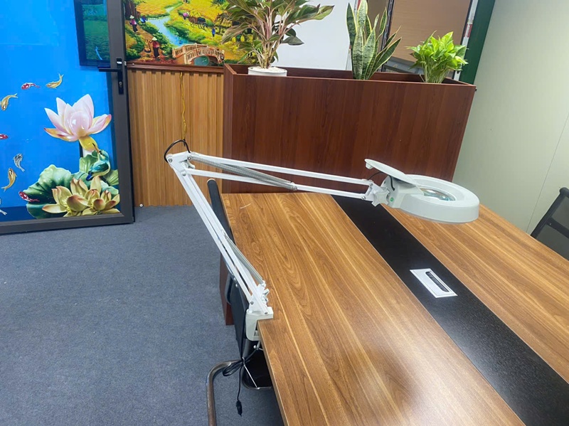 Kính Lúp Kẹp Bàn LT86A – Giải Pháp Quan Sát Chi Tiết Chính Xác Cho Kỹ Thuật & Xưởng Sản Xuất