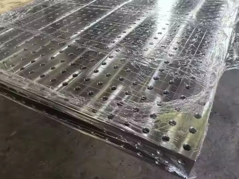 Bàn hàn kích thước 3000x2000mm dùng trong cơ khí chính xác.