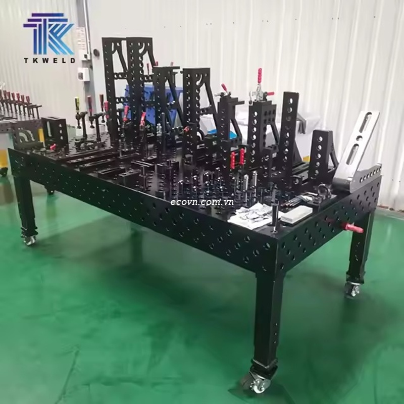 Bàn hàn kích thước 3000x1500mm dùng trong cơ khí chính xác.