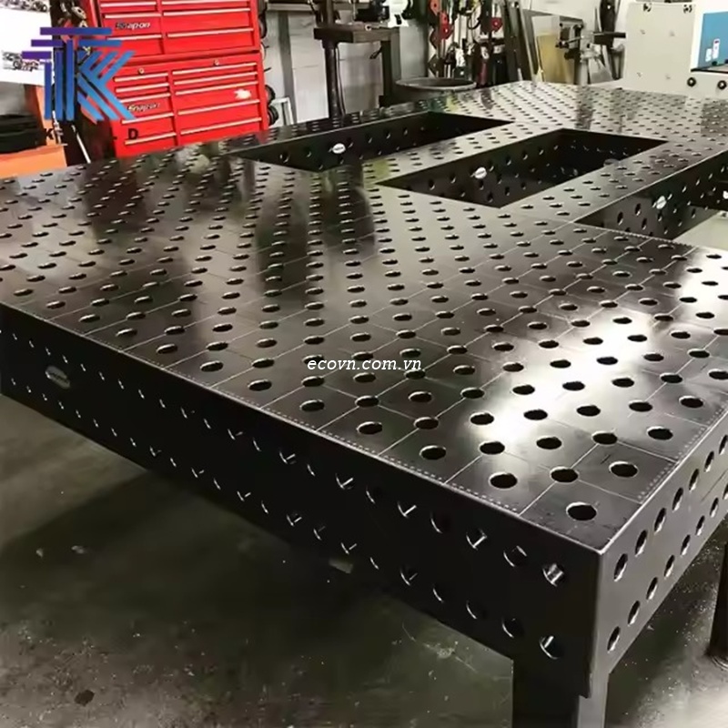 Bàn hàn kích thước 2000x1000mm dùng trong cơ khí chính xác.