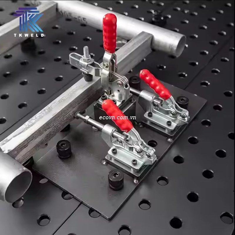 Bàn hàn kích thước 2000x1500mm dùng trong cơ khí chính xác.