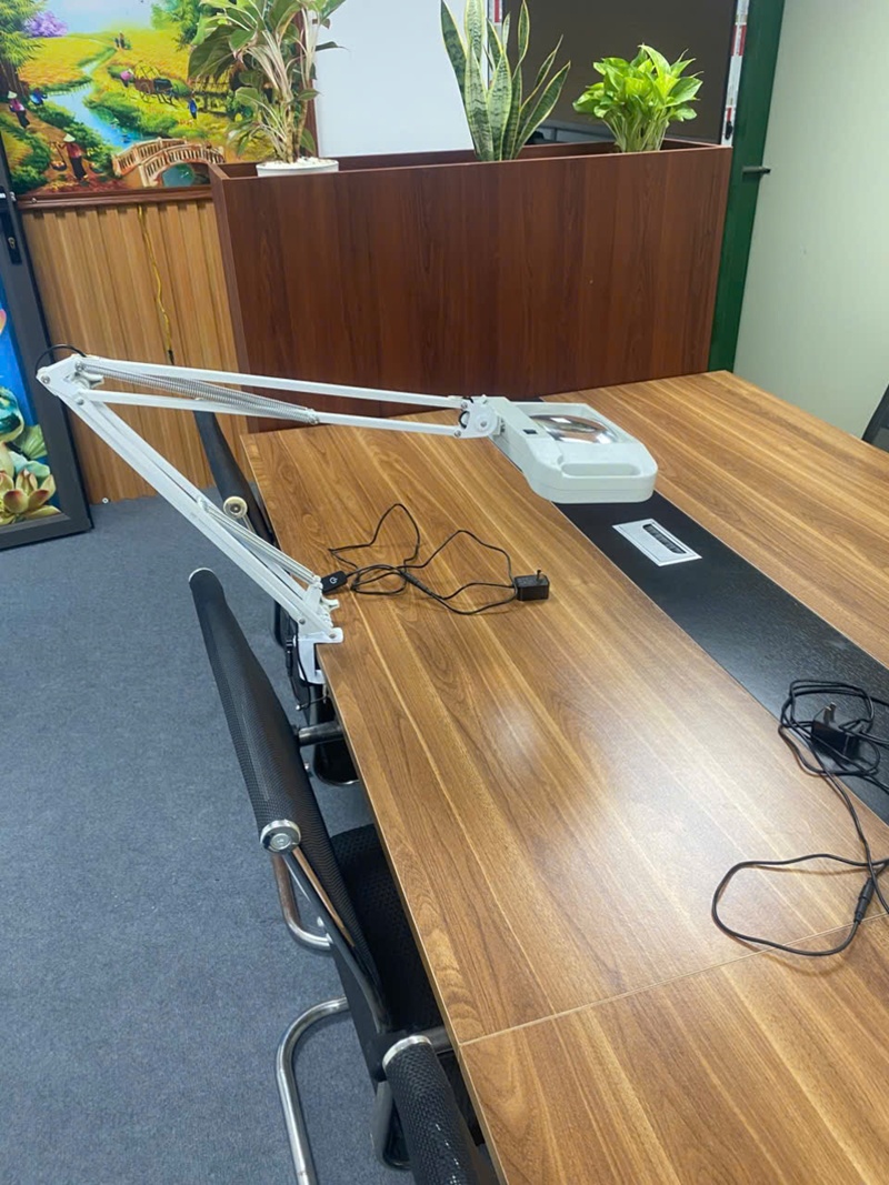 Kính Lúp Kẹp Bàn LT86G – Quan Sát Chi Tiết Chính Xác Cho Kỹ Thuật & QC