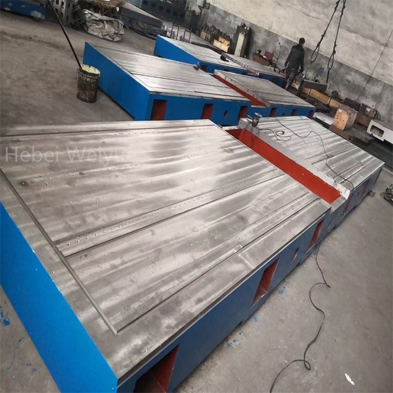 Bàn Gang Rãnh Chữ T Và Bàn Map Granite Nên Chọn Loại Nào?