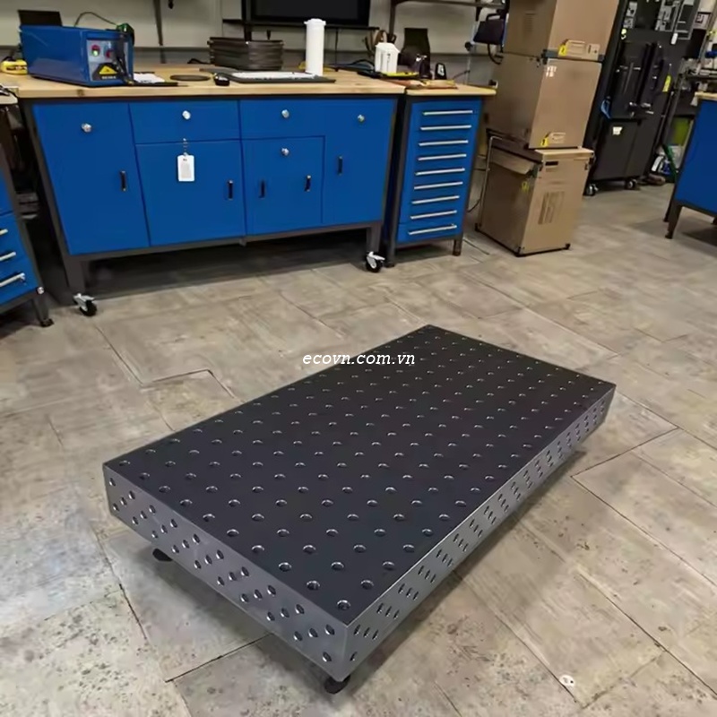 Bàn hàn kích thước 1500x1000mm dùng trong cơ khí chính xác.