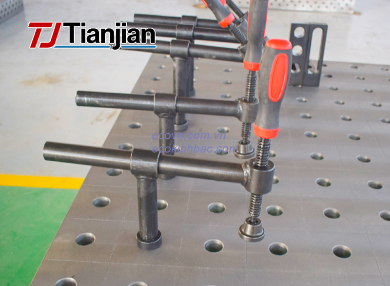 Bàn Gá Hàn Thép 3D D28 3000×2000mm Dùng Trong Cơ Khí Chính Xác