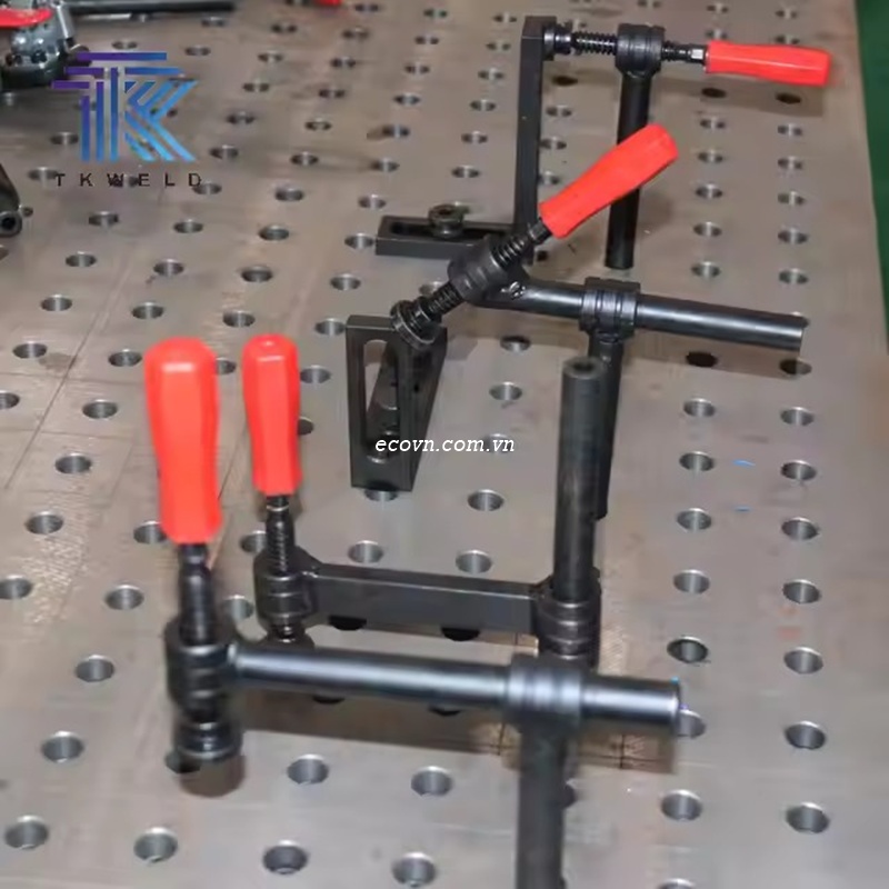 Bàn hàn kích thước 3000x2000mm dùng trong cơ khí chính xác.