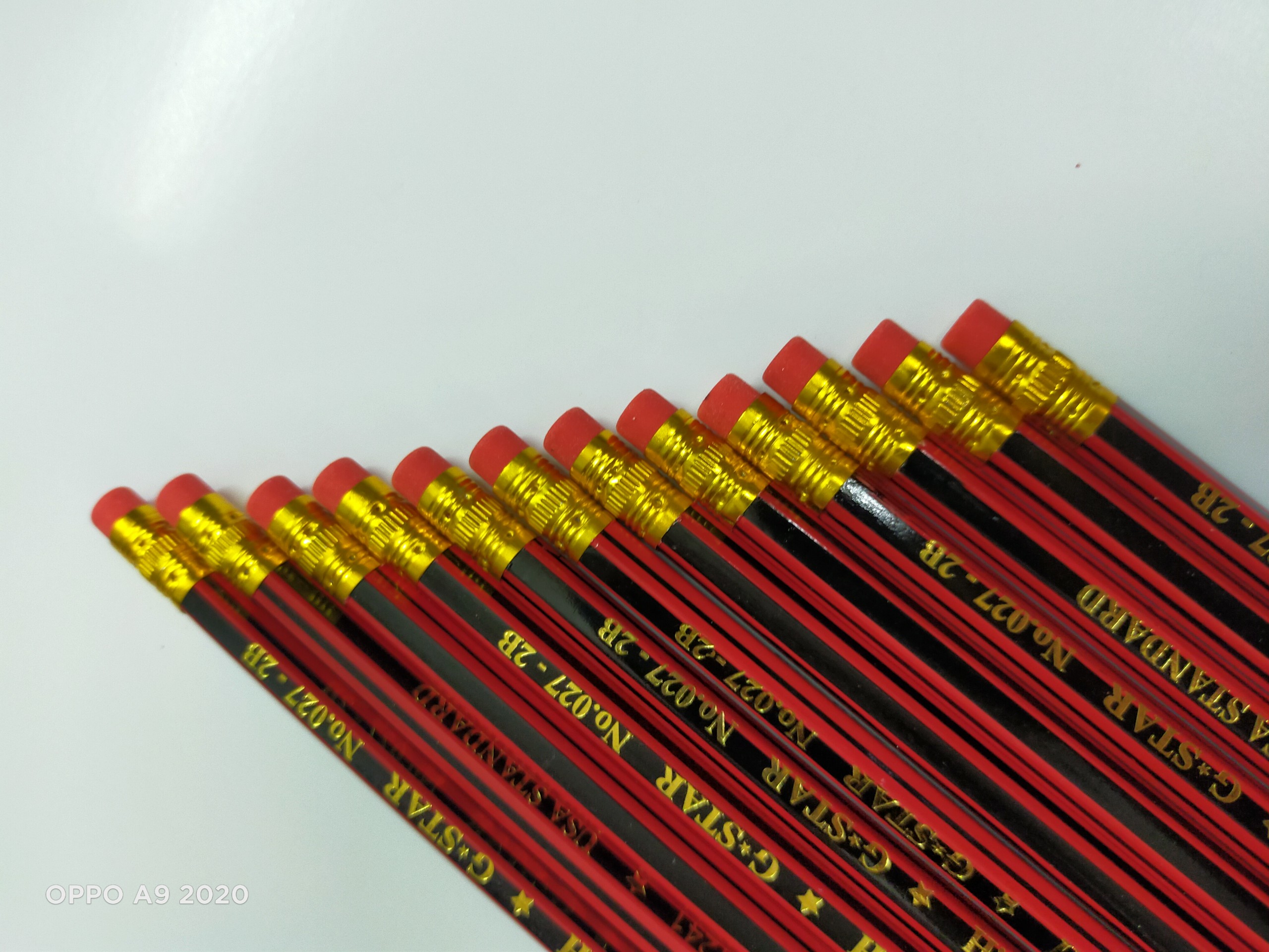 Bút chì đen 027 2B Gstar hộp 12 cây