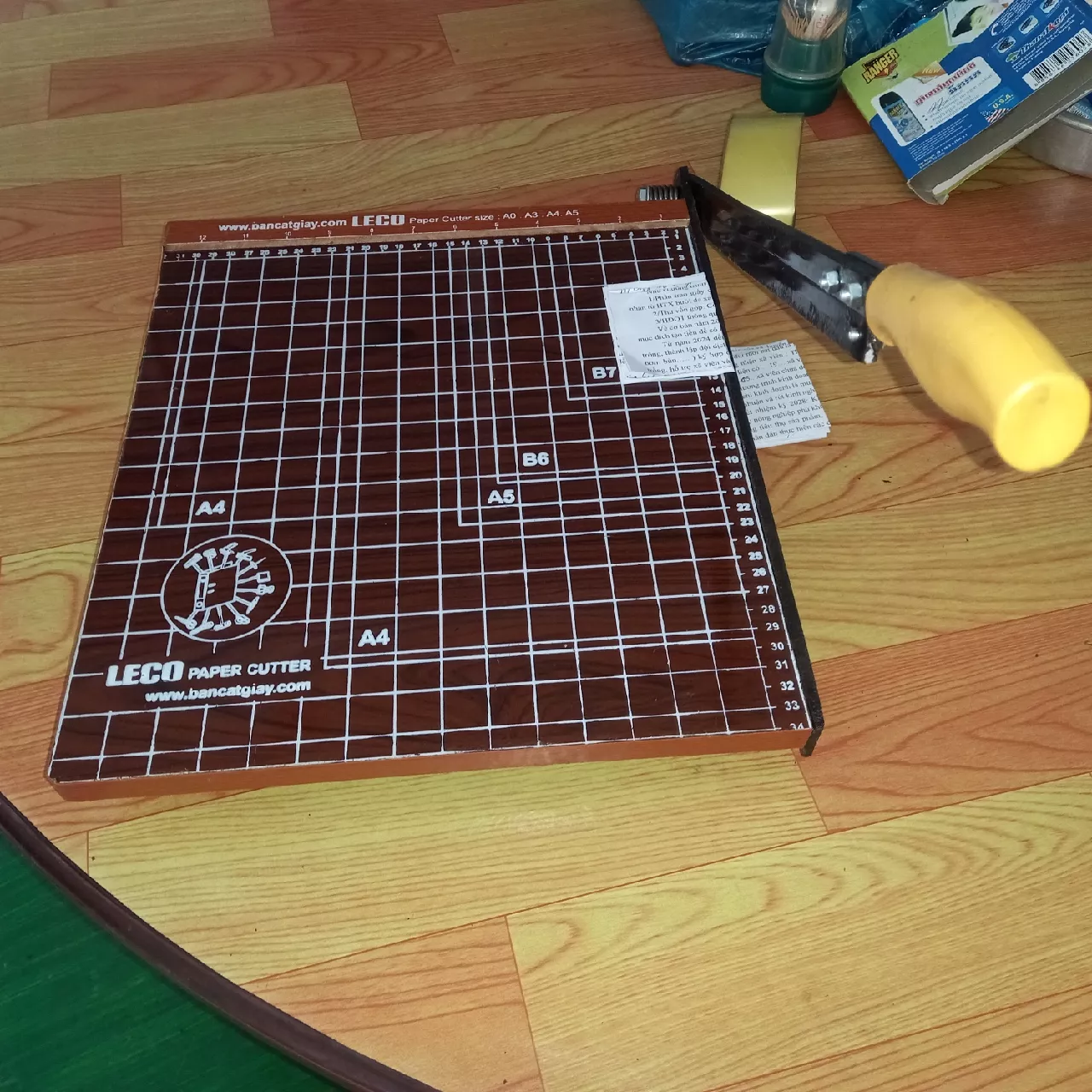 Bàn cắt giấy gỗ Leco A4