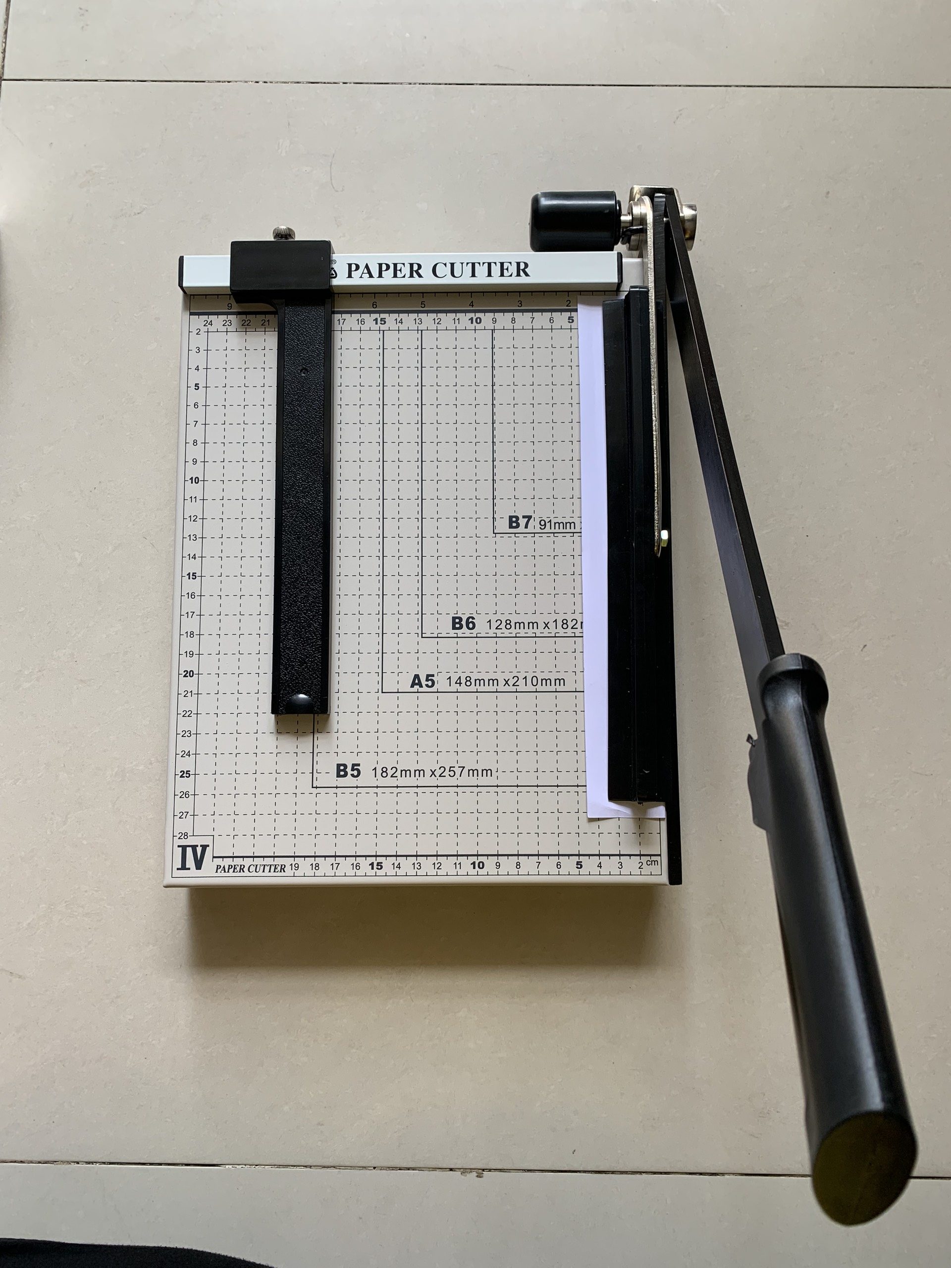 Bàn cắt giấy A4 Suremark SQ-3103