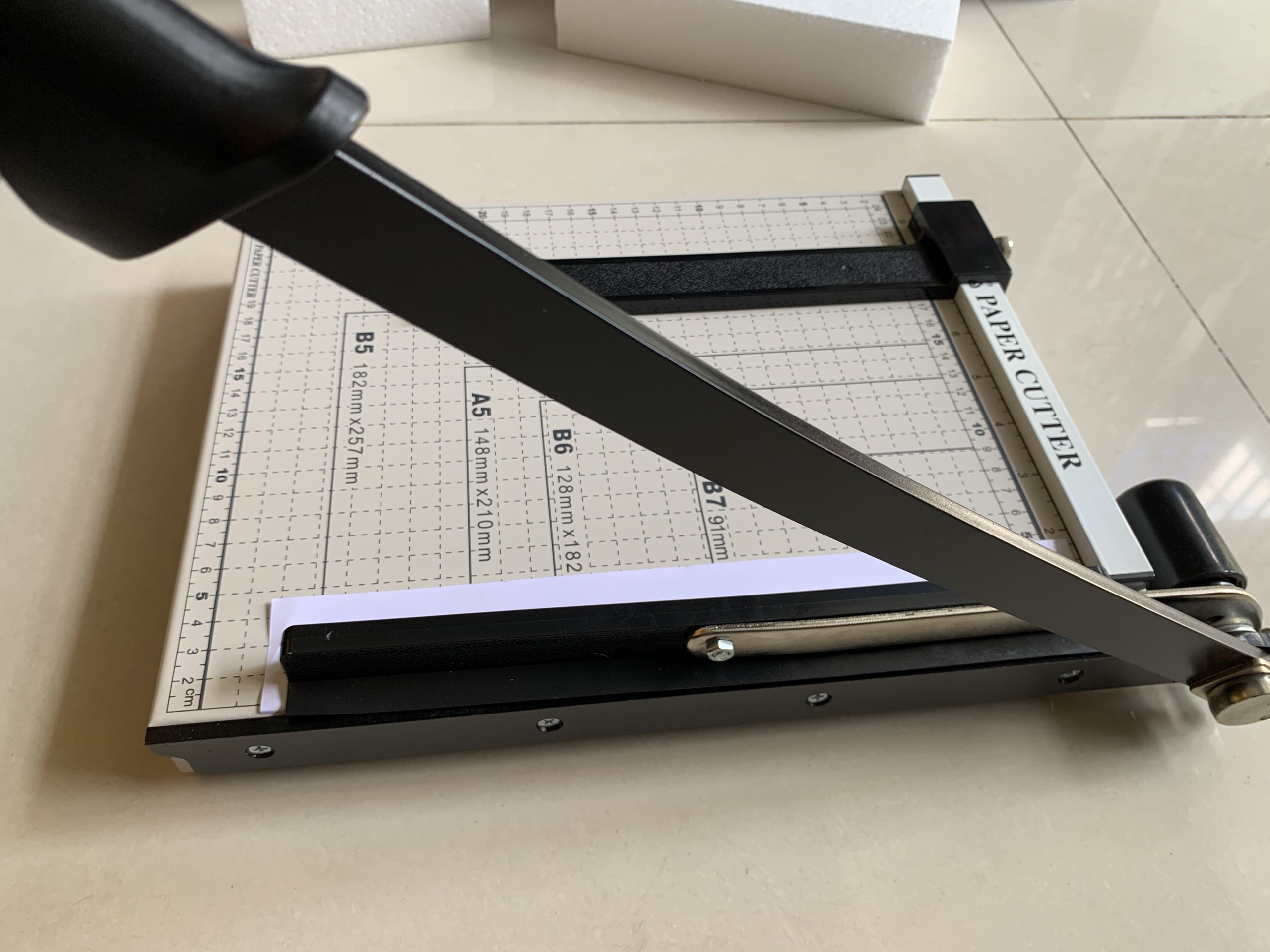 Bàn cắt giấy A4 Suremark SQ-3103