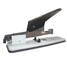 Bấm kim trung 100 tờ Deli 390