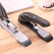 Bấm kim trung 60 tờ Deli 391 (23/6)