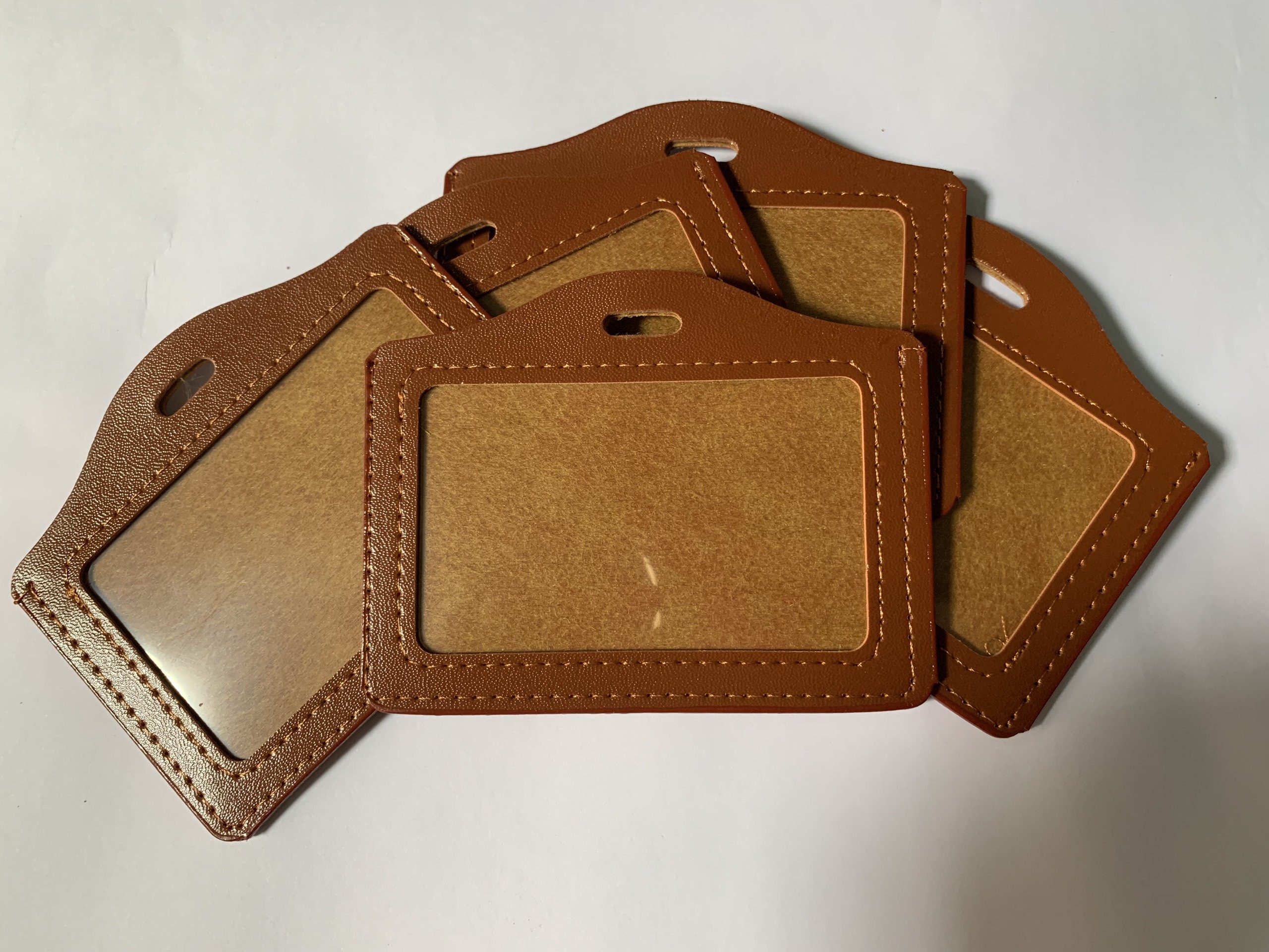 Bảng tên da ngang nâu