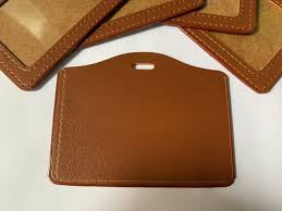 Bảng tên da ngang nâu