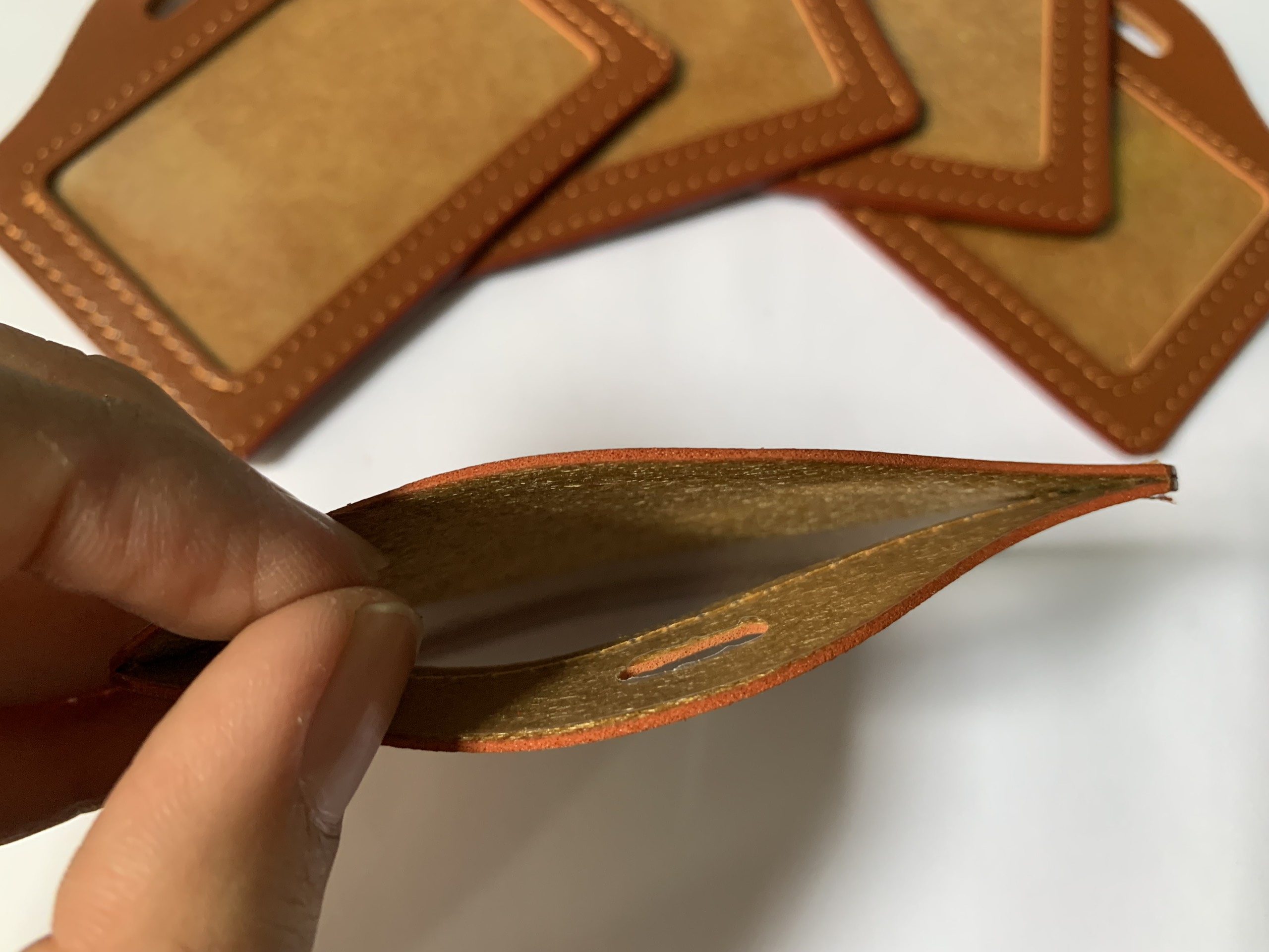 Bảng tên da ngang nâu