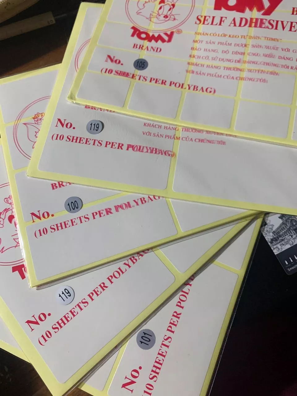 Nhãn Tomy (99-124) đồng giá