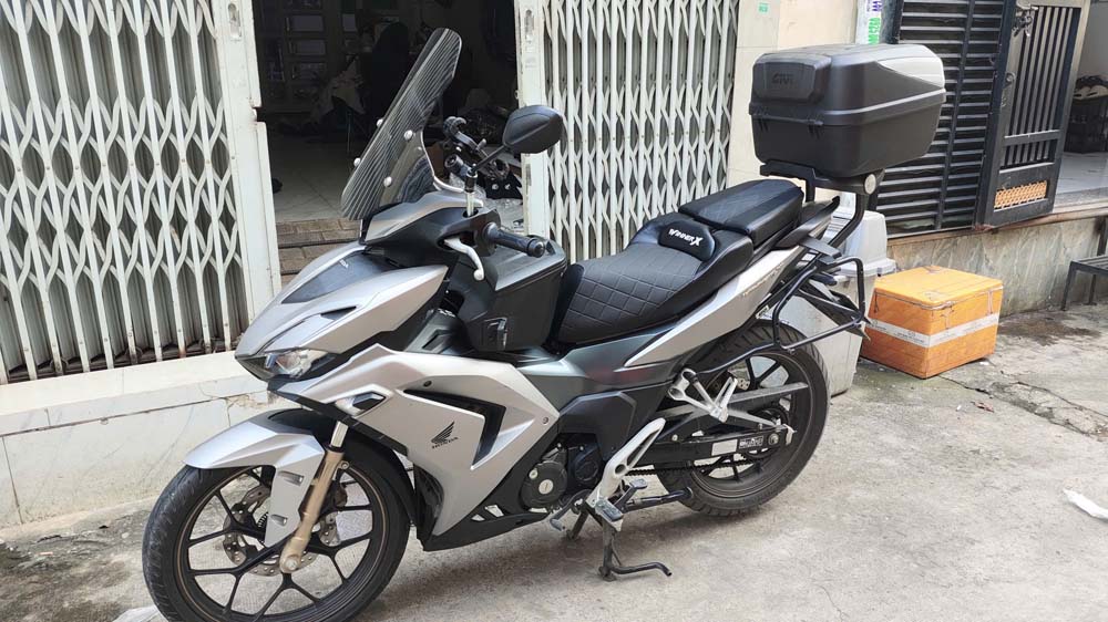 Yên Xe Tựa Bật Honda Winner X V1 - Màu Đen _WINNER-TL03-BLACK