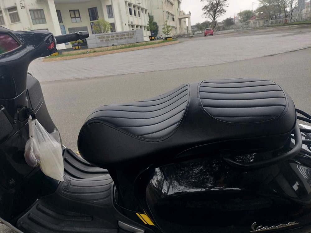 Yên Solo Vespa Cao Cấp – Da Màu Đen _ VESPA-V11-BLACK