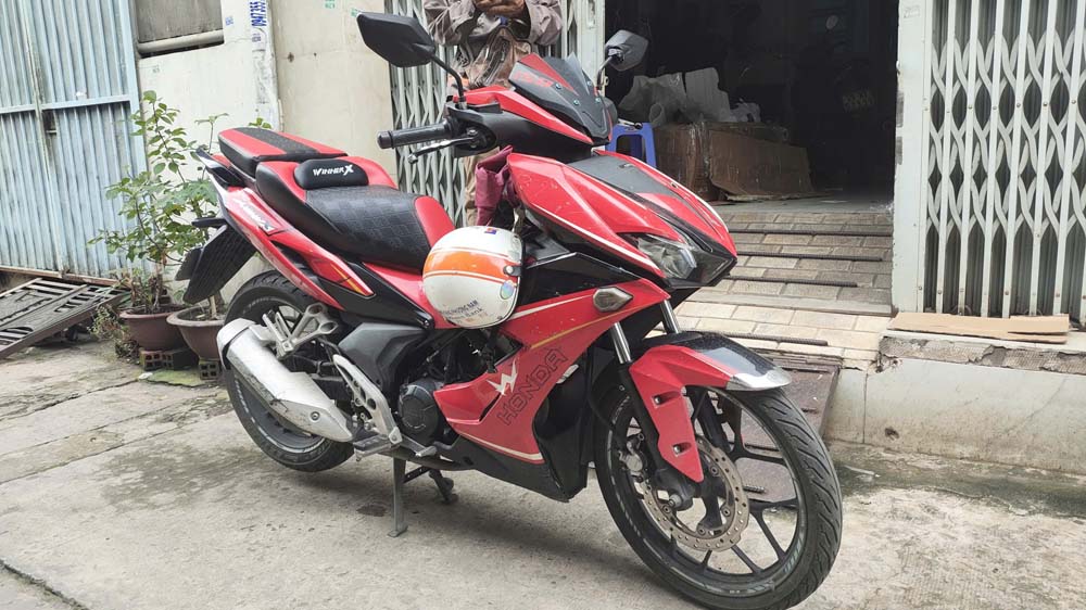 Yên Xe Tựa Bật Honda Winner X – Phiên Bản Màu Đỏ-Đen _ WINNER-TL03-RED