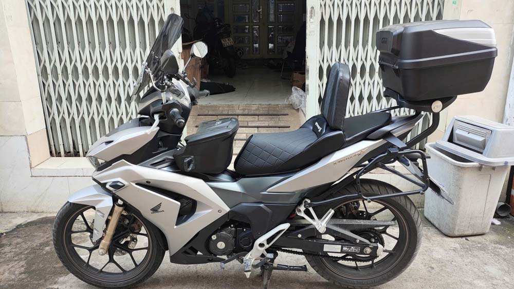 Yên Xe Tựa Bật Honda Winner X V1 - Màu Đen _WINNER-TL03-BLACK