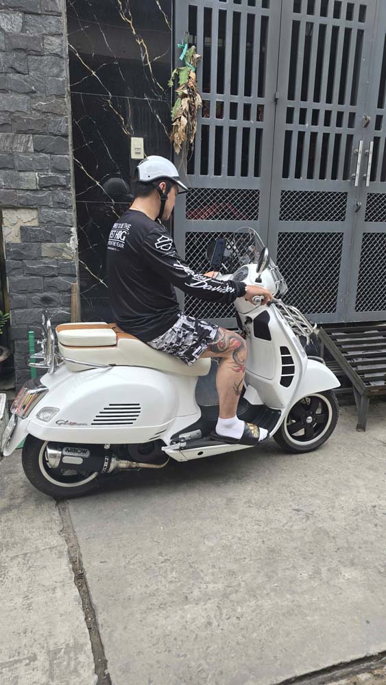 Yên Xe Tựa Lưng Cho Vespa – Phối Màu Trắng - Nâu _ VESPA-TL03-WHITE