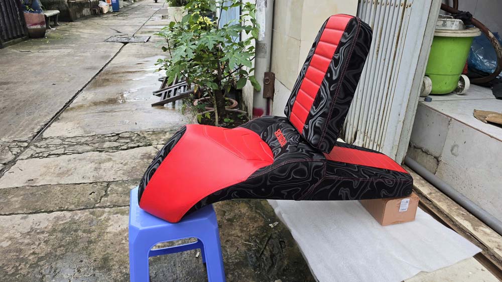 Yên Xe Tựa Lưng Cho Honda SH – Phiên Bản Màu Đỏ-Đen _ SH-TL03-RED