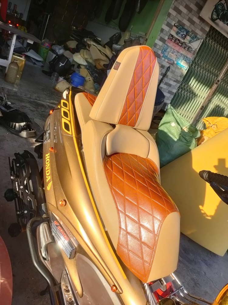 Yên Xe Tựa Lưng Cho Honda PCX - Màu Đặc Biệt _ PCX-TL03-GOLD
