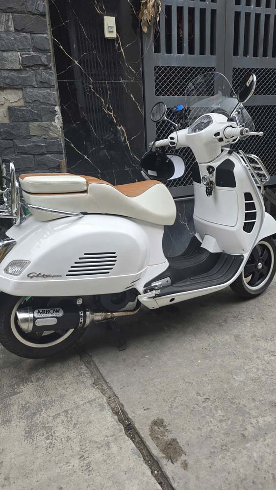Yên Xe Tựa Lưng Cho Vespa – Phối Màu Trắng - Nâu _ VESPA-TL03-WHITE