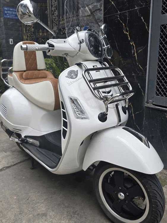 Yên Xe Tựa Lưng Cho Vespa – Phối Màu Trắng - Nâu _ VESPA-TL03-WHITE