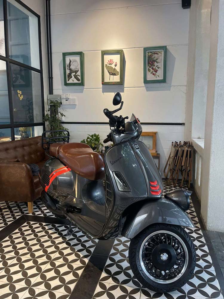 Yên Đôi Vespa Cao Cấp – Màu Nâu Bóng Đậm _ VESPA-V16-BROWN