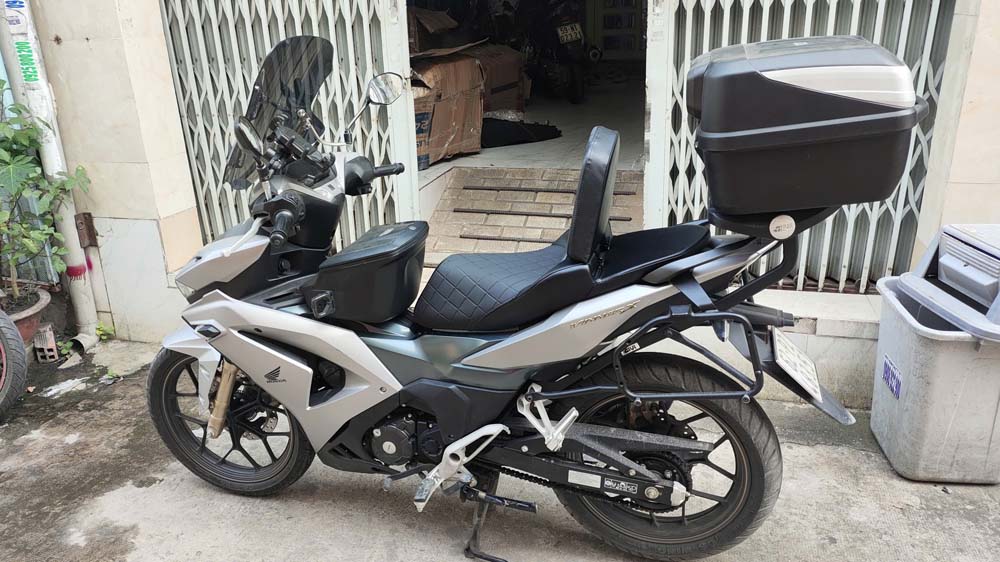 Yên Xe Tựa Bật Honda Winner X V1 - Màu Đen _WINNER-TL03-BLACK