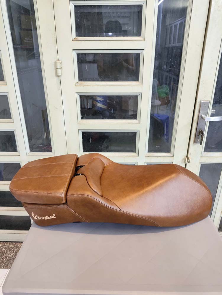 Yên Xe Tựa Lưng Cho Vespa –  Da Bò Thật Cao Cấp _ VESPA-TL03-BROWN