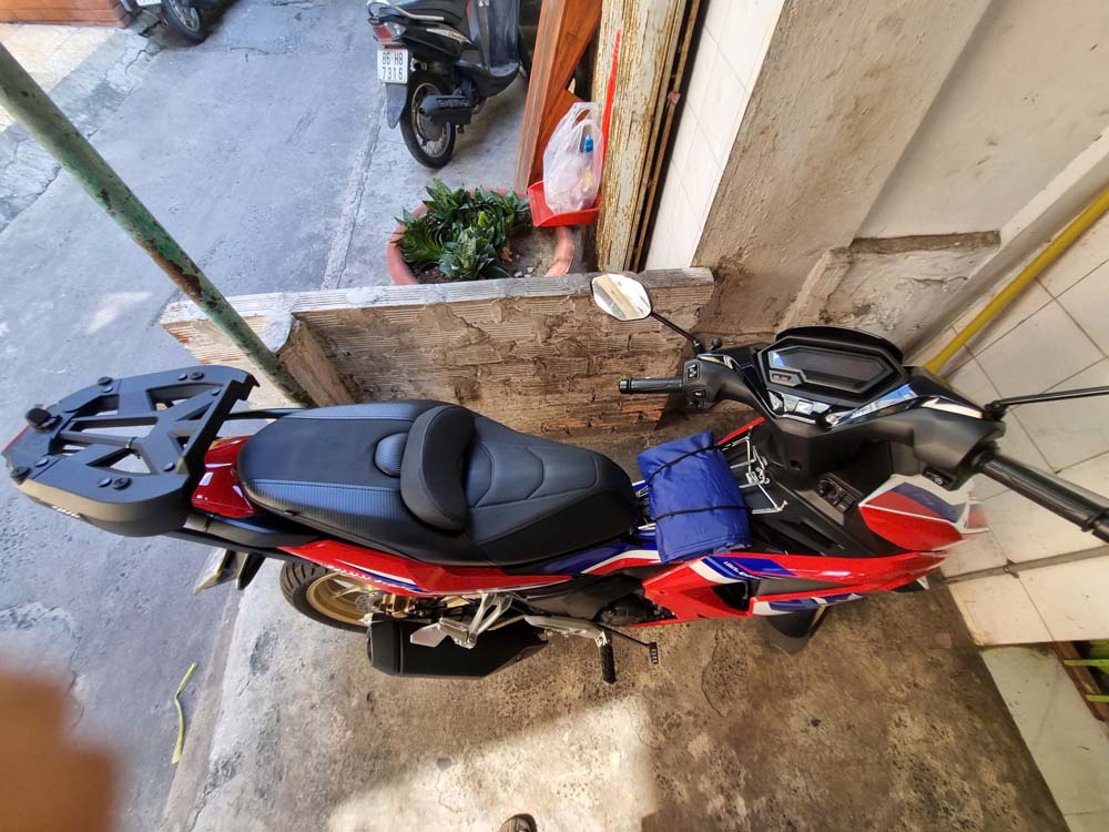 Yên Winner Có Gờ Mông – Màu Đen Thể Thao _ WINNER-G06-BLACK