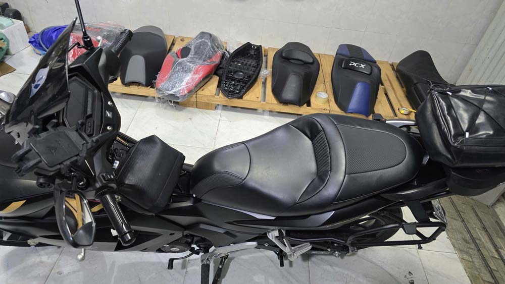 Yên Winner Có Bậc Mông – Màu Đen Thể Thao _ WINNER-G04-BLACK