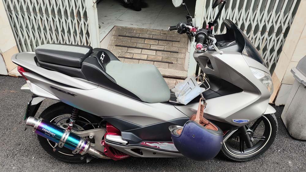 Yên Xe Tựa Lưng Cho Honda PCX – Phiên Bản Màu Đen-Xám _ PCX-TL03-GREY