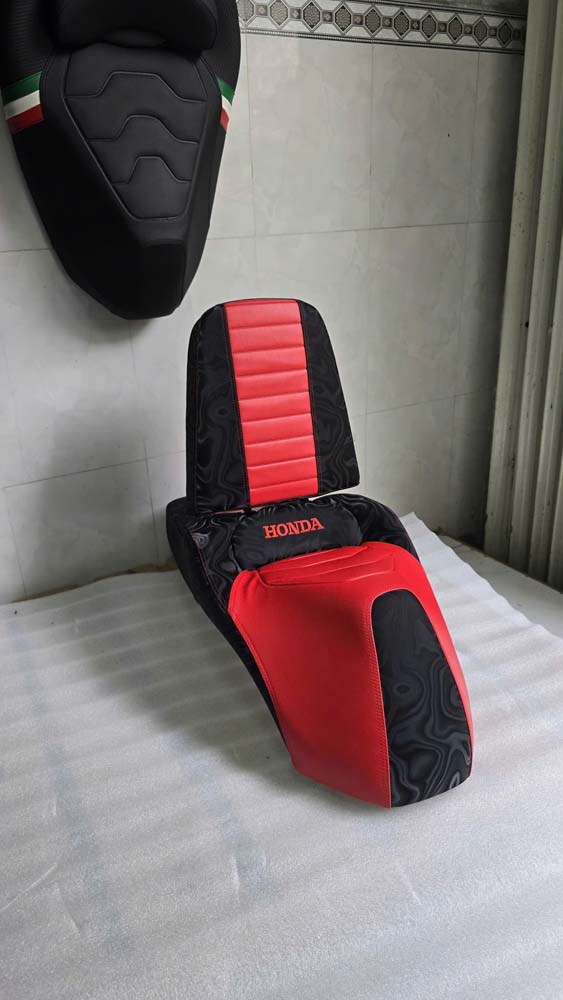 Yên Xe Tựa Lưng Cho Honda SH – Phiên Bản Màu Đỏ-Đen _ SH-TL03-RED