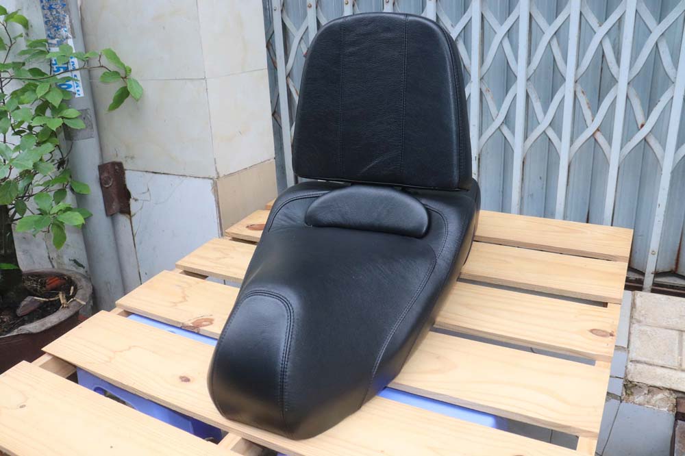 Yên Xe Tựa Lưng Cho Vespa –  Da Bò Thật Màu Đen _ VESPA-TL03-BLACK