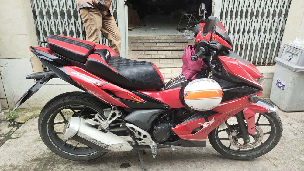 Yên Xe Tựa Bật Honda Winner X – Phiên Bản Màu Đỏ-Đen _ WINNER-TL03-RED