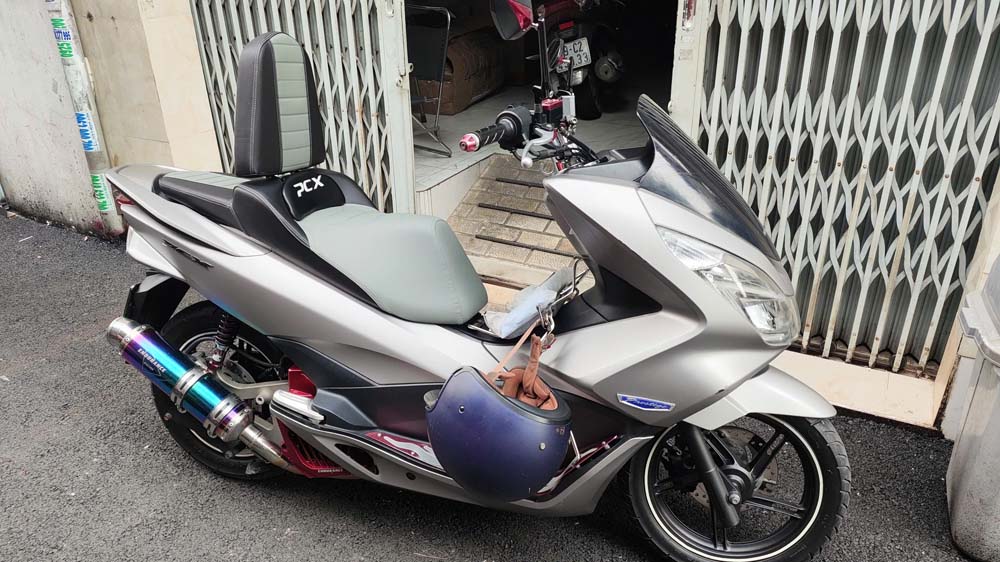Yên Xe Tựa Lưng Cho Honda PCX – Phiên Bản Màu Đen-Xám _ PCX-TL03-GREY