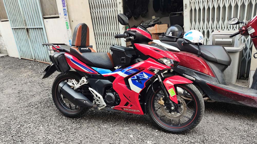 Yên Xe Tựa Bật Honda Winner X – Phiên Bản Màu Nâu-Đen _ WINNER-TL03-BROWN