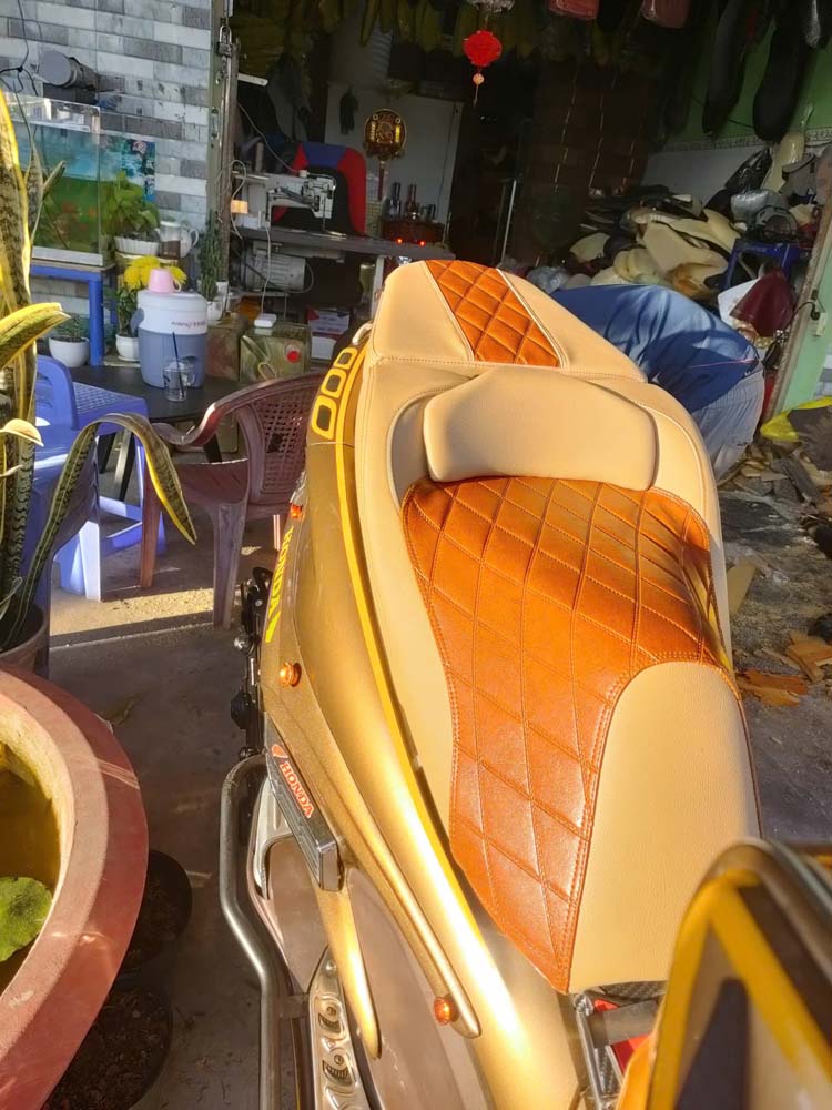 Yên Xe Tựa Lưng Cho Honda PCX - Màu Đặc Biệt _ PCX-TL03-GOLD