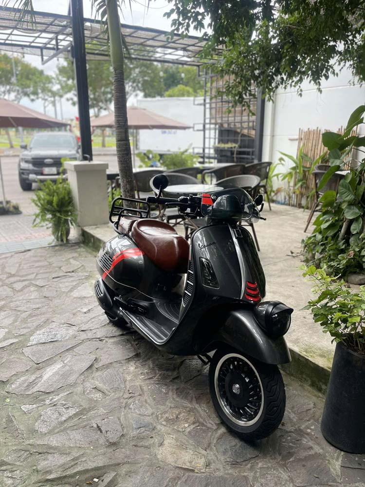 Yên Đôi Vespa Cao Cấp – Màu Nâu Bóng Đậm _ VESPA-V16-BROWN