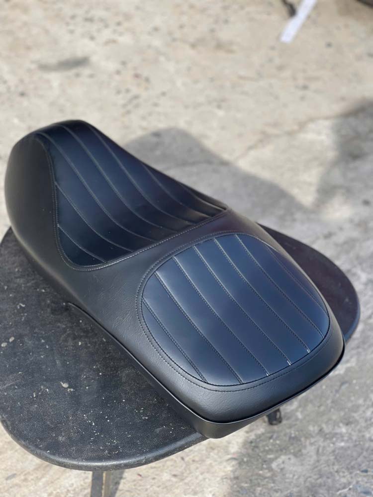 Yên Solo Vespa Cao Cấp – Da Màu Đen _ VESPA-V11-BLACK